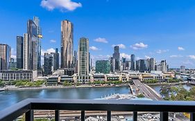 Wake To Yarra River Views, Flinders St Cbd